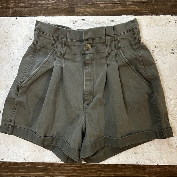 Hollister Pants - ✨✨Ultra High Rise Cargo Shorts✨✨